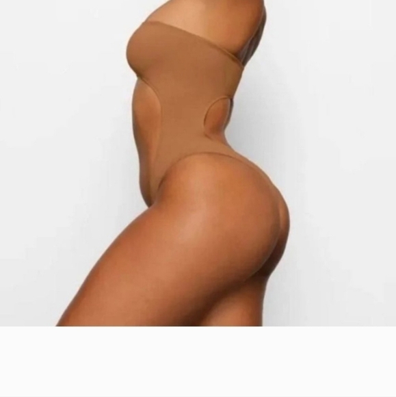 Skims Swim Monokini One piece Cut Out with removable straps almond size 4x nwt - Picture 6 of 8